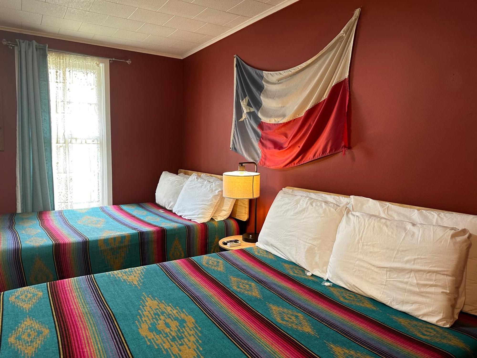 Hotel Kitsmiller On Main Fredericksburg Ngoại thất bức ảnh