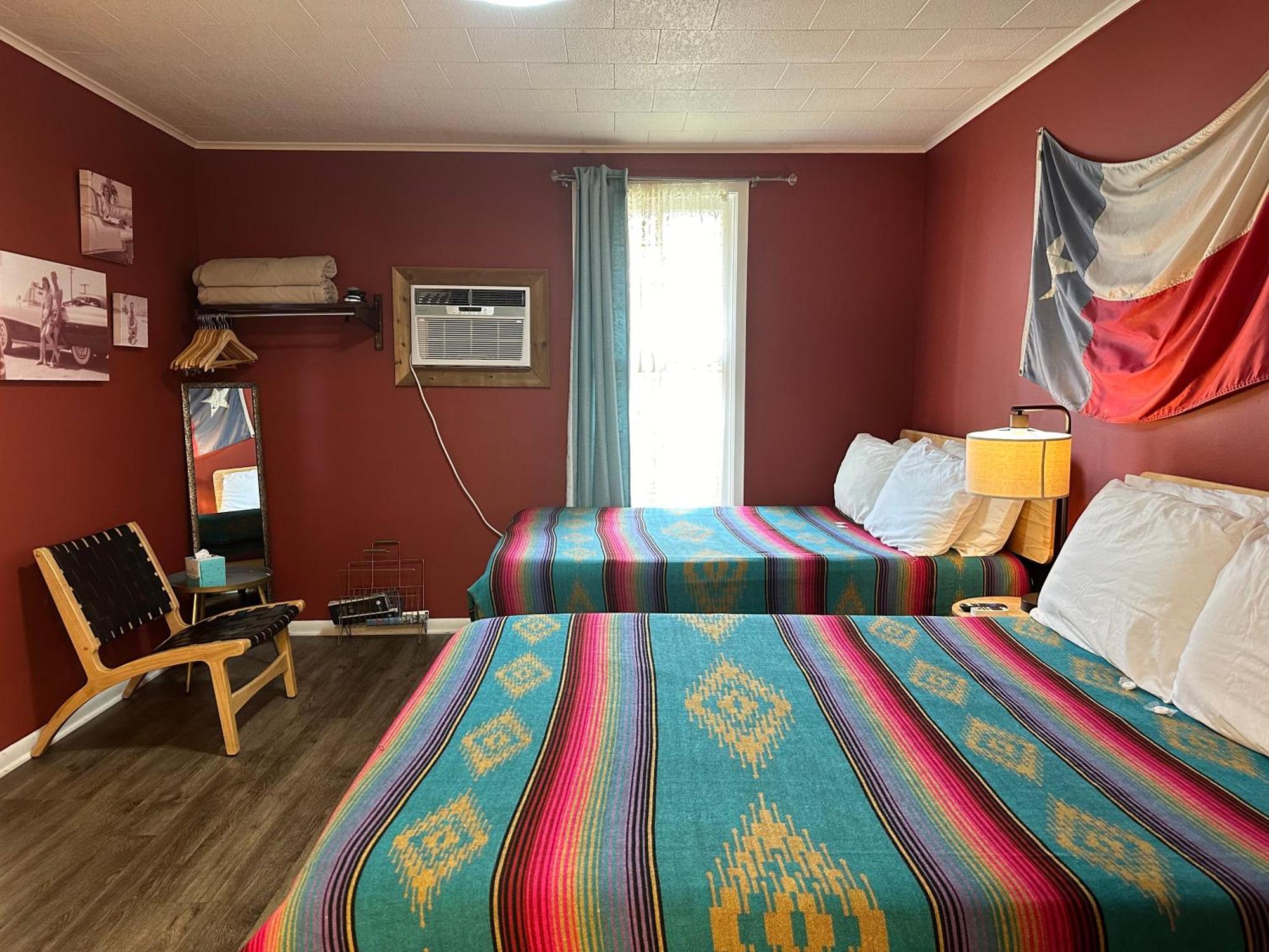 Hotel Kitsmiller On Main Fredericksburg Ngoại thất bức ảnh