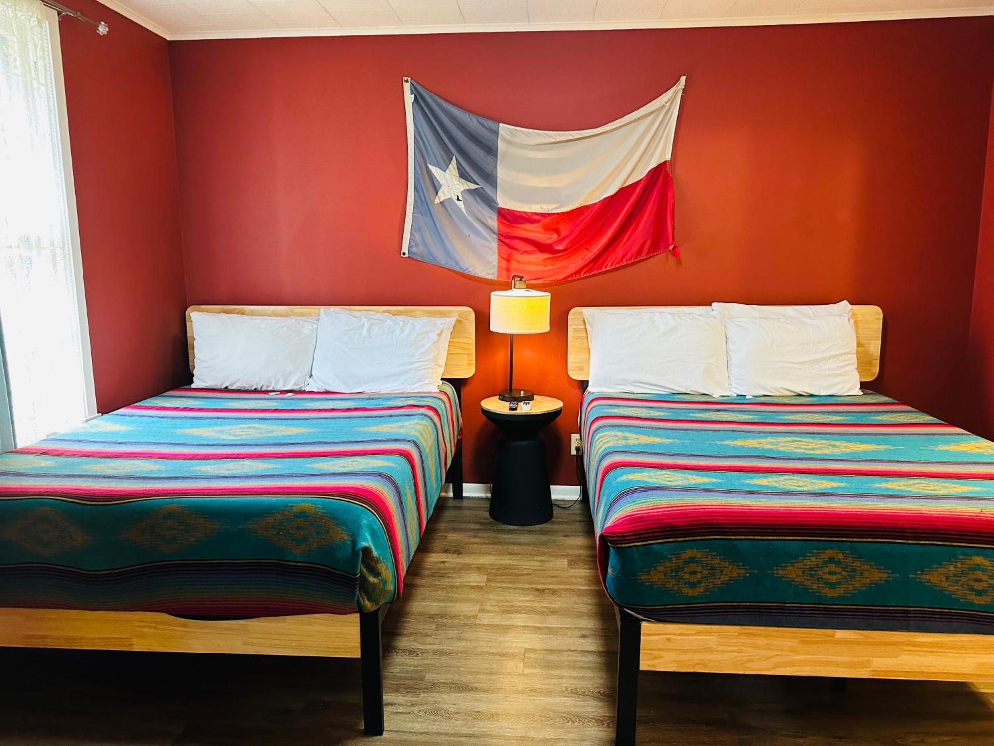 Hotel Kitsmiller On Main Fredericksburg Ngoại thất bức ảnh